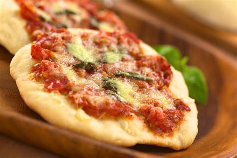 mini-party-pizzas-italian-food-forever image