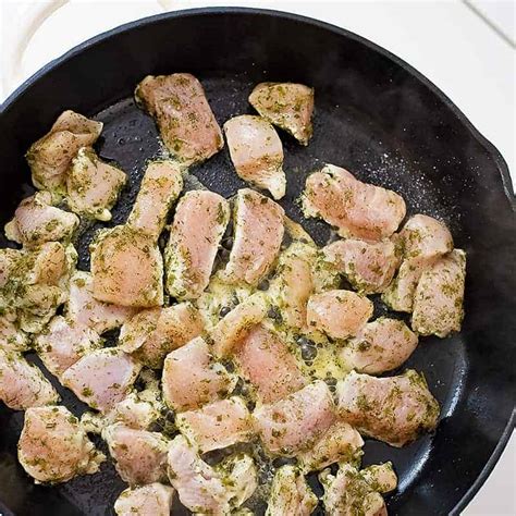 10-minute-ranch-chicken-whole30-low-carb-bites-of image