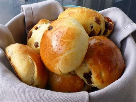 easy-homemade-raisin-buns-ester-kocht image