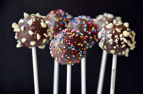 no-bake-chocolate-cookie-pops image