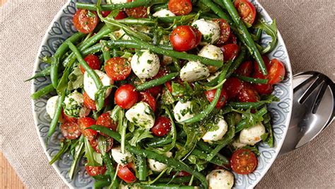 green-bean-salad-with-tomatoes-arugula-basil image