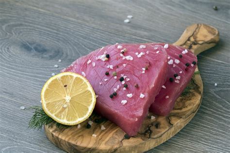 how-to-cook-fresh-tuna-in-the-oven-livestrongcom image