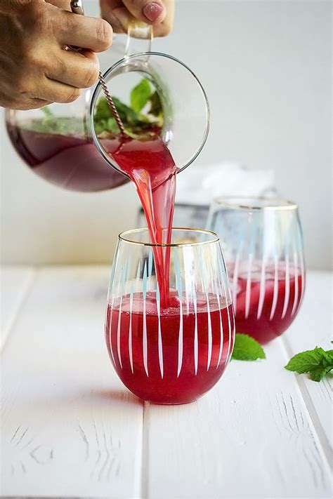 pink-prosecco-raspberry-mojito-to-get-you-thinking-of image