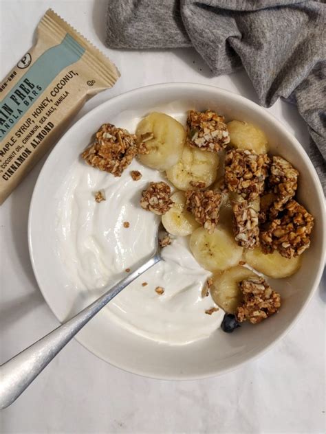the-perfect-greek-yogurt-breakfast-bowl-hayls-kitchen image