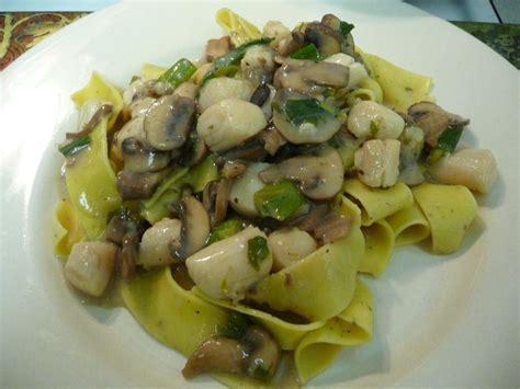 pasta-with-scallops-and-mushrooms-gluten-free image