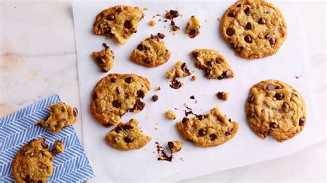 chocolate-toffee-skillet-cookie-recipes-hersheyland image