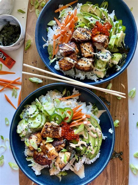crispy-spicy-salmon-bowls-hungry-happens image