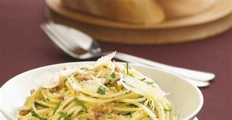 pasta-with-garlic-and-anchovies-recipe-eat-smarter-usa image