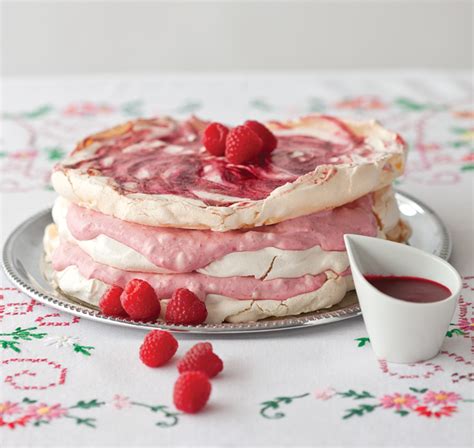 raspberry-meringue-gateau-foodheavenmagcom image