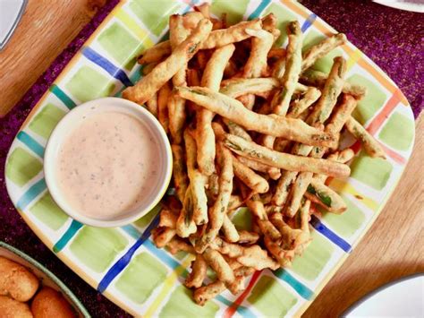 fried-green-beans-with-spicy-ranch-mayo-recipe-food image