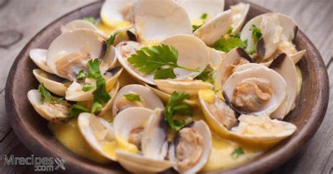 delicious-smoked-clams-with-butter-wine-and-lemon-sauce image