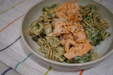 creamy-salmon-and-spinach-pasta-recipe-misspond image