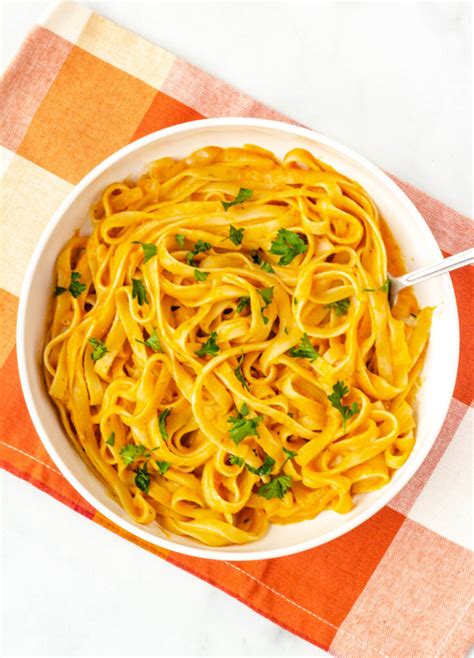 pumpkin-pasta-sauce-recipe-vegan-keeping-the-peas image