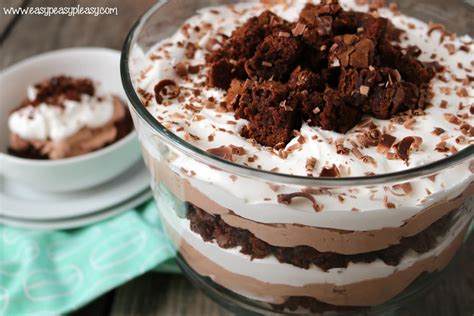 deliciously-easy-chocolate-brownie-trifle-easy-peasy image