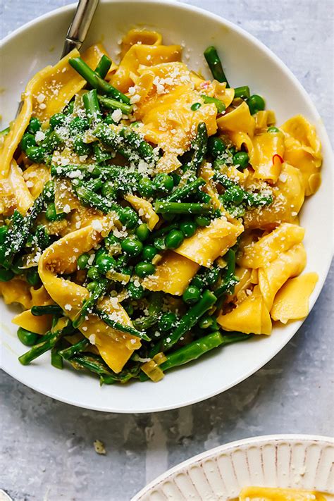 pappardelle-with-asparagus-peas-and-saffron image
