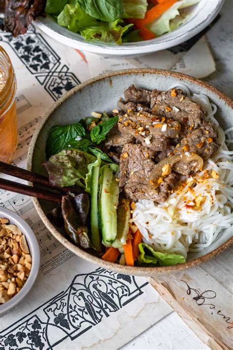 vietnamese-beef-noodle-salad-bun-bo-xao-cooking image