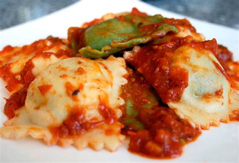 spinach-ricotta-ravioli-italian-food-forever image