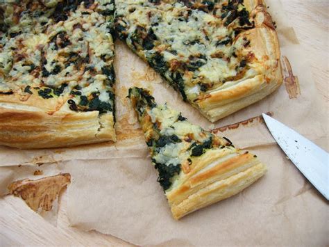 spinach-onion-puff-tart-tinned-tomatoes image