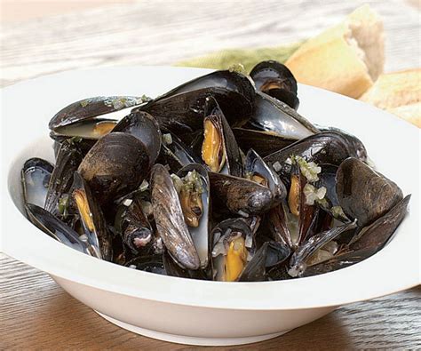 steaming-mussels-and-clams-how-to-finecooking image