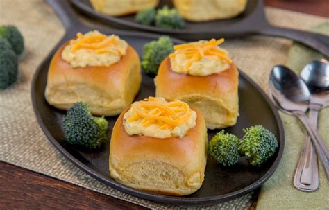 broccoli-cheddar-soup-bread-bowls-martins-famous image