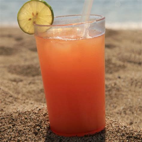 sea-breeze-cocktail-recipe-liquorcom image