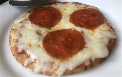 5-minute-low-carb-pita-pizza-low-carb-simplified image