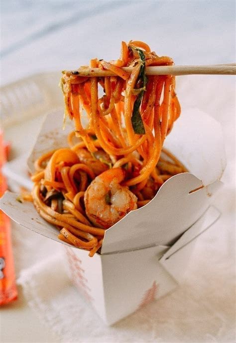 the-best-lo-mein-recipes-the-woks-of-life image