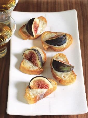 recipe-fig-and-gorgonzola-crostini image