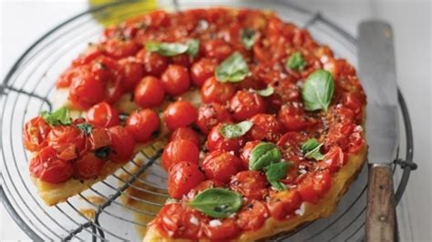 tomato-and-basil-tarte-tatin-recipe-food image