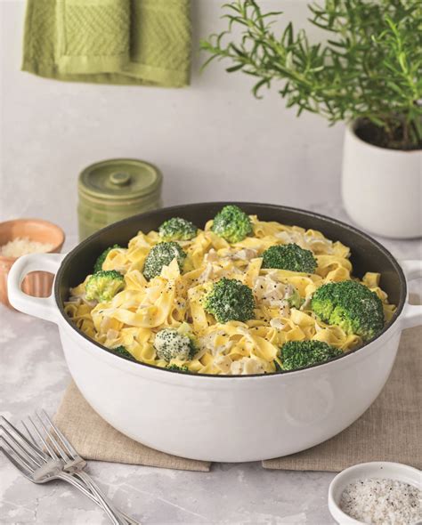 creamy-gorgonzola-fettuccine-with-broccoli-one-pot-pasta image