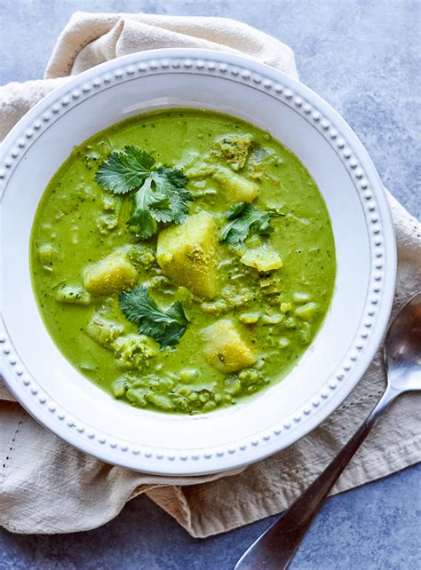 cheesy-broccoli-soup-with-leeks-potatoes-eat-well image