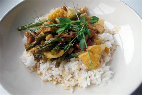 thai-yellow-curry-chicken-with-vegetables image