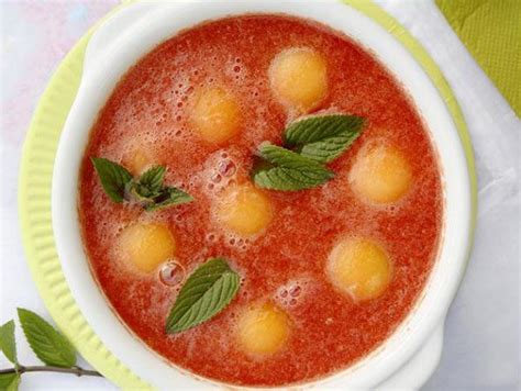 chilled-watermelon-soup-with-melon-eatwell101 image