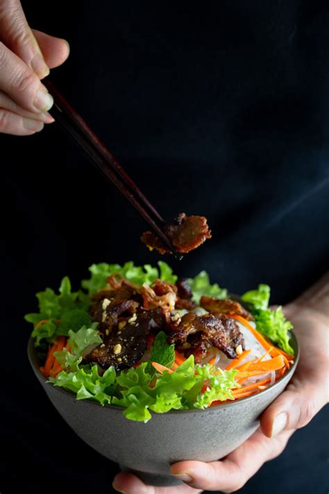 vietnamese-grilled-pork-rice-vermicelli-noodles-bn image