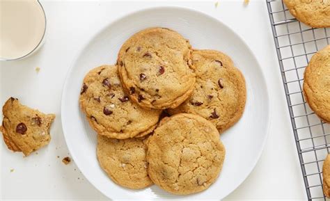best-vegan-chocolate-chip-cookies-recipe-delish image