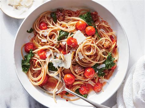 garlicky-kale-sausage-and-tomato-pasta image