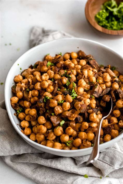 easy-spiced-chickpeas-with-mushroom-and-garlic image