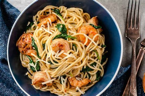25-minute-garlic-shrimp-pasta-buns-in-my-oven image