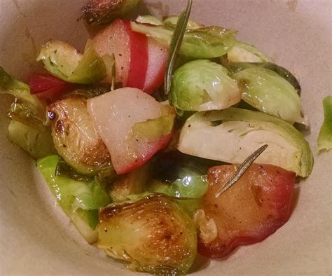brussels-sprouts-with-apples-rosemary-candied image