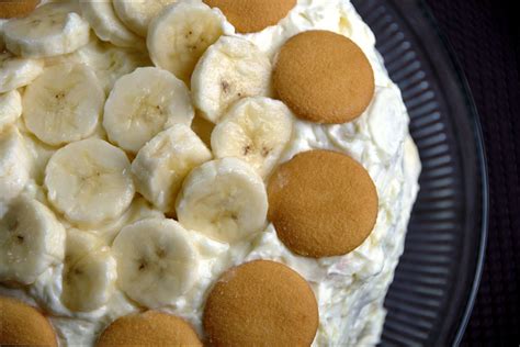 easy-recipe-for-dolly-partons-banana-puddin-cake image
