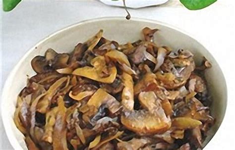 lambs-liver-with-wild-mushrooms-in-madeira image