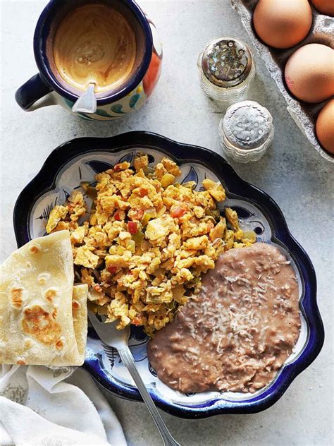 huevos-a-la-mexicana-mexican-scrambled-eggs image