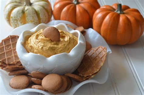 easy-3-ingredient-pumpkin-pie-dip-fall-dessert-idea image