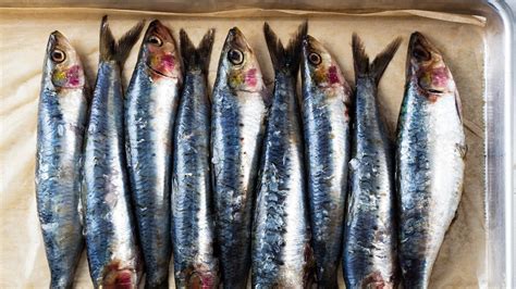 how-to-eat-sardines-epicurious image