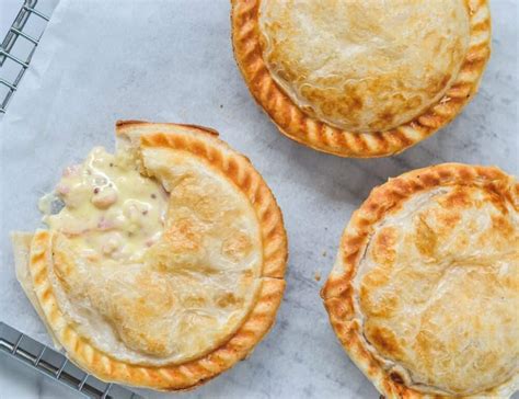 creamy-chicken-pie-with-puff-pastry-the-cooking image
