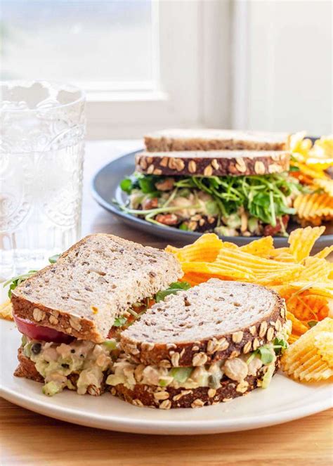 chickpea-salad-sandwich image