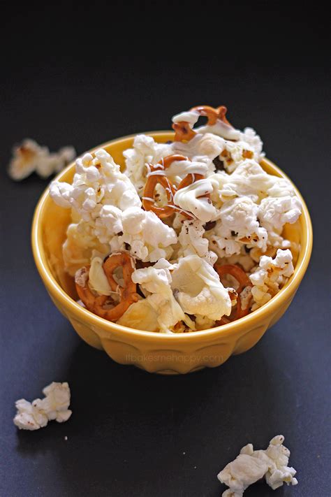 sweet-indulgence-popcorn-mix-it-bakes-me-happy image