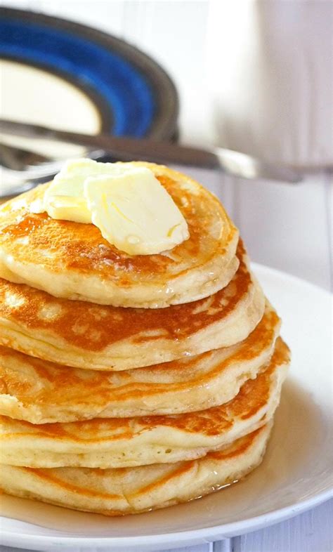 easy-fluffy-pancakes-woman-scribbles image