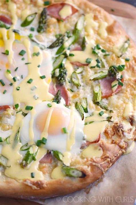 eggs-benedict-pizza-cooking-with-curls image
