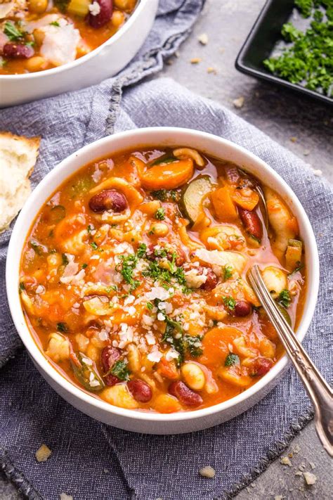 minestrone-soup-recipe-olive-garden-copycat-the image